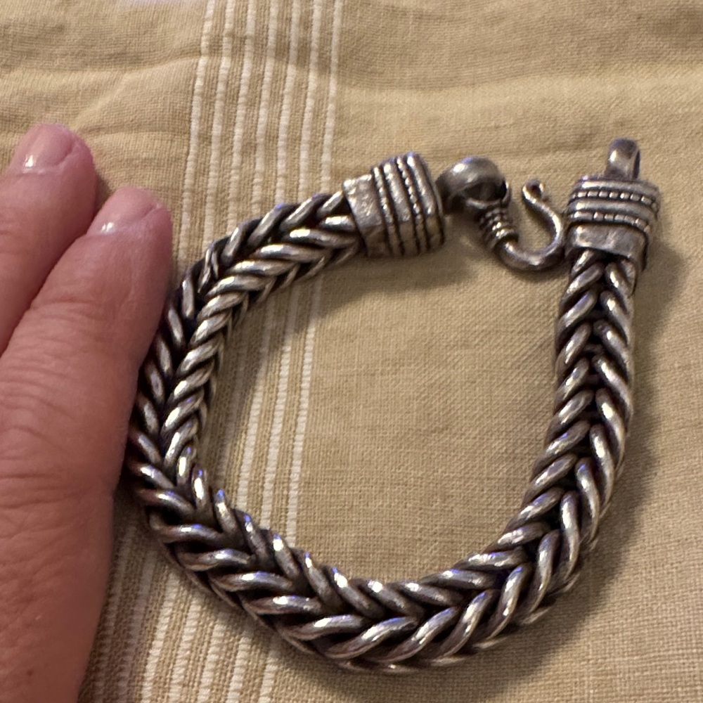 Elegant Silver Women's Bracelet - Picture 2 of 12